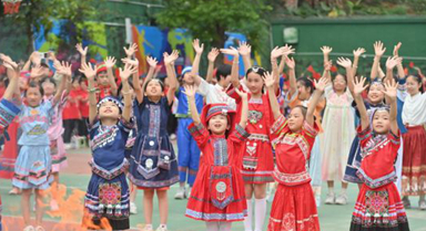 载歌载舞 喜迎“三月三”